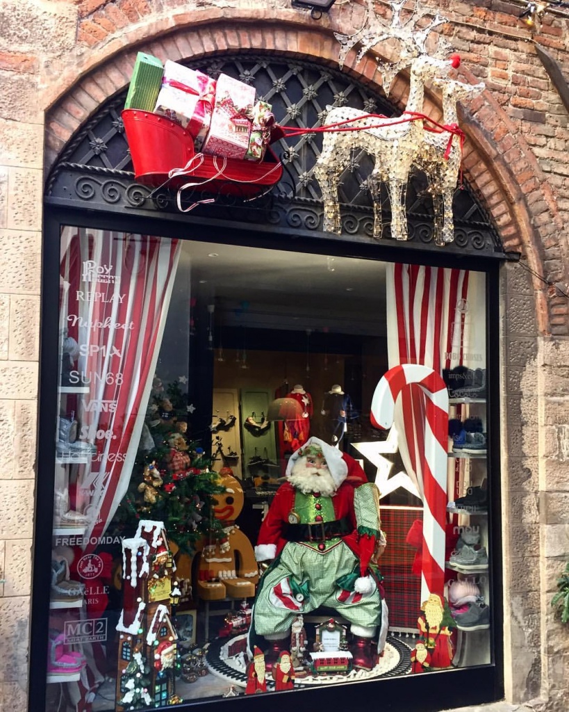 Рождественские витрины Милана