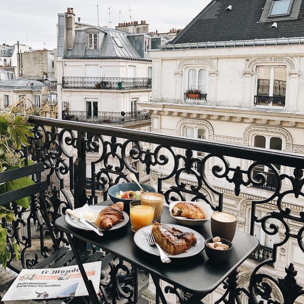 Завтрак с видом на Париж