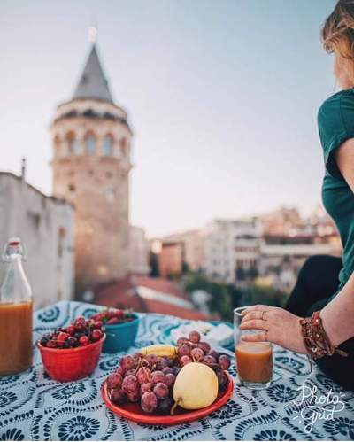 Вид на Галатскую башню в Стамбуле (Galata Kulesi)