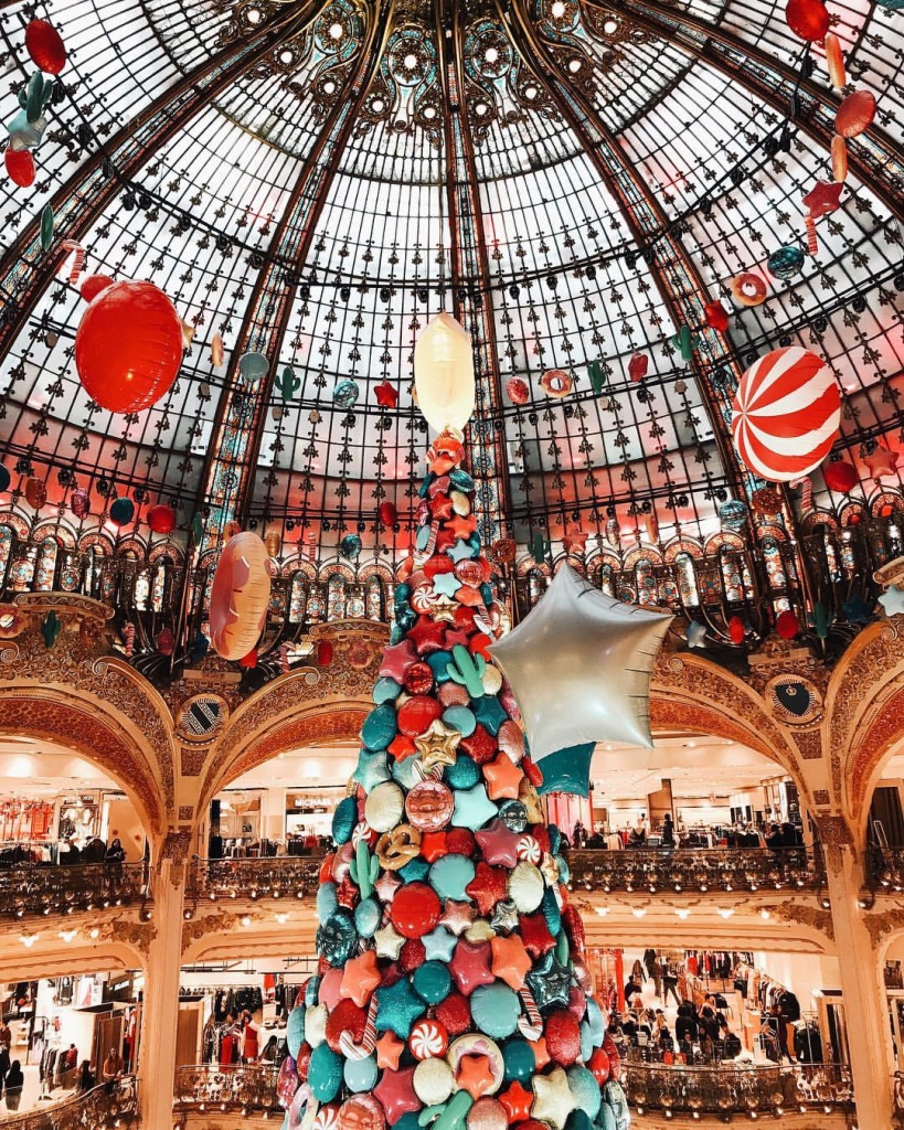 Рождественская елка в "Галери Лафайетт", Париж