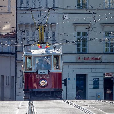 Фото: Прага туры цены Трамвай в историческом центре Праги
