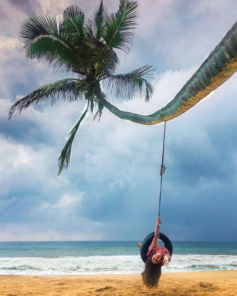 Фото: отдых в Шри-Ланке в январе, качели на пляже