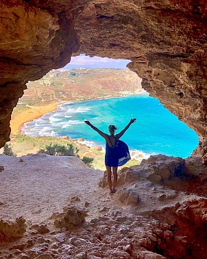 Пляжный отдых на Мальте: пещера Калипсо