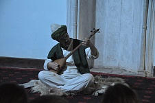 Уличный музыкант в Тиране, Албания